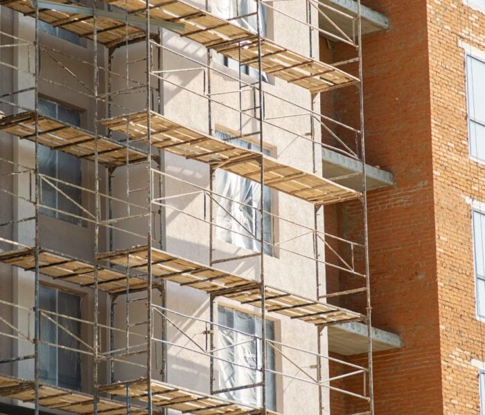 H frame scaffolding uses shown on Bladez steel scaffolding at a Pune construction site