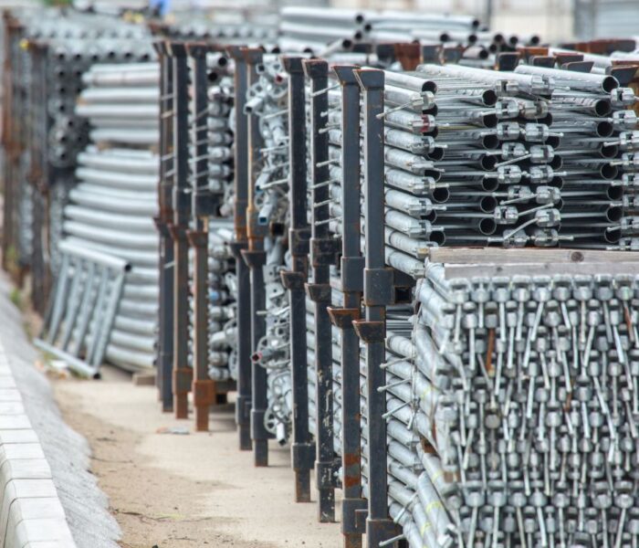 Adjustable props load capacity shown on Bladez steel scaffolding at a Pune construction site