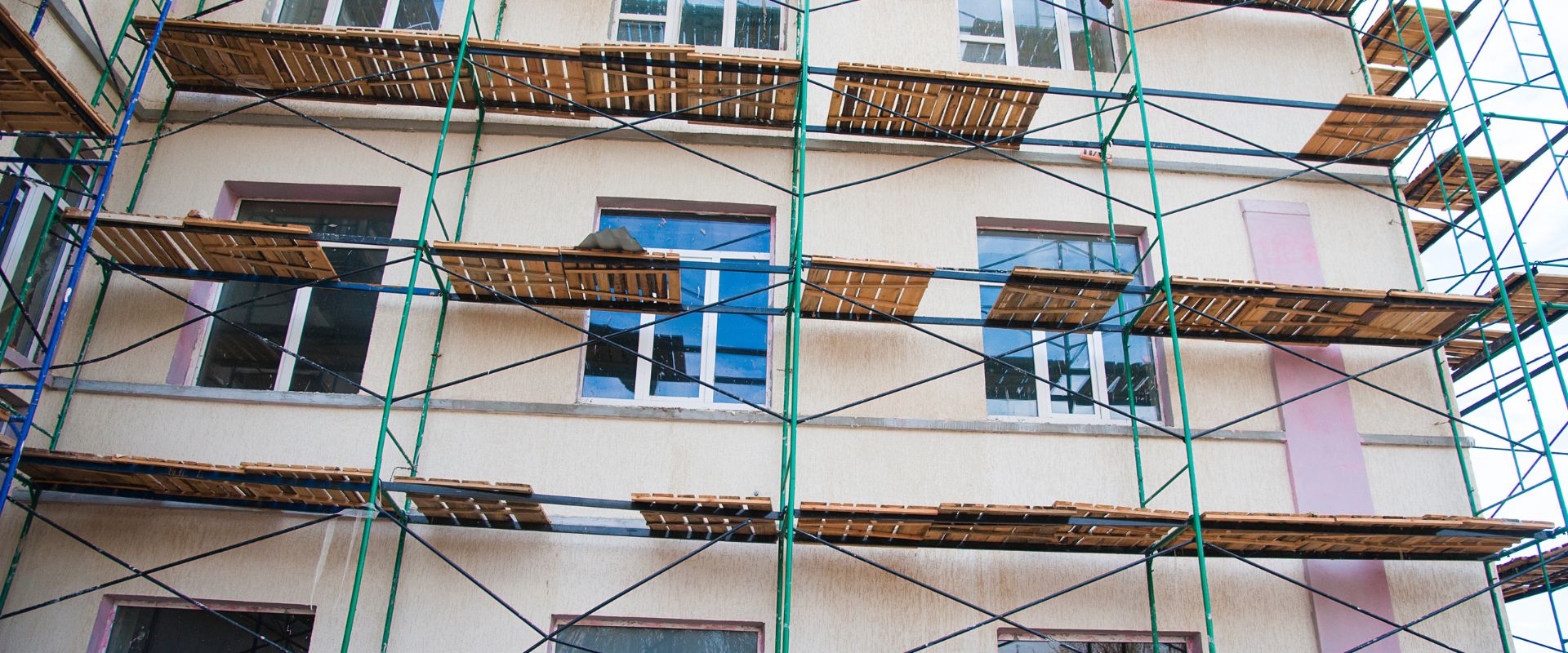 Scaffolding supplier in Pimpri Chinchwad delivering H frame scaffolding to a Wakad housing project